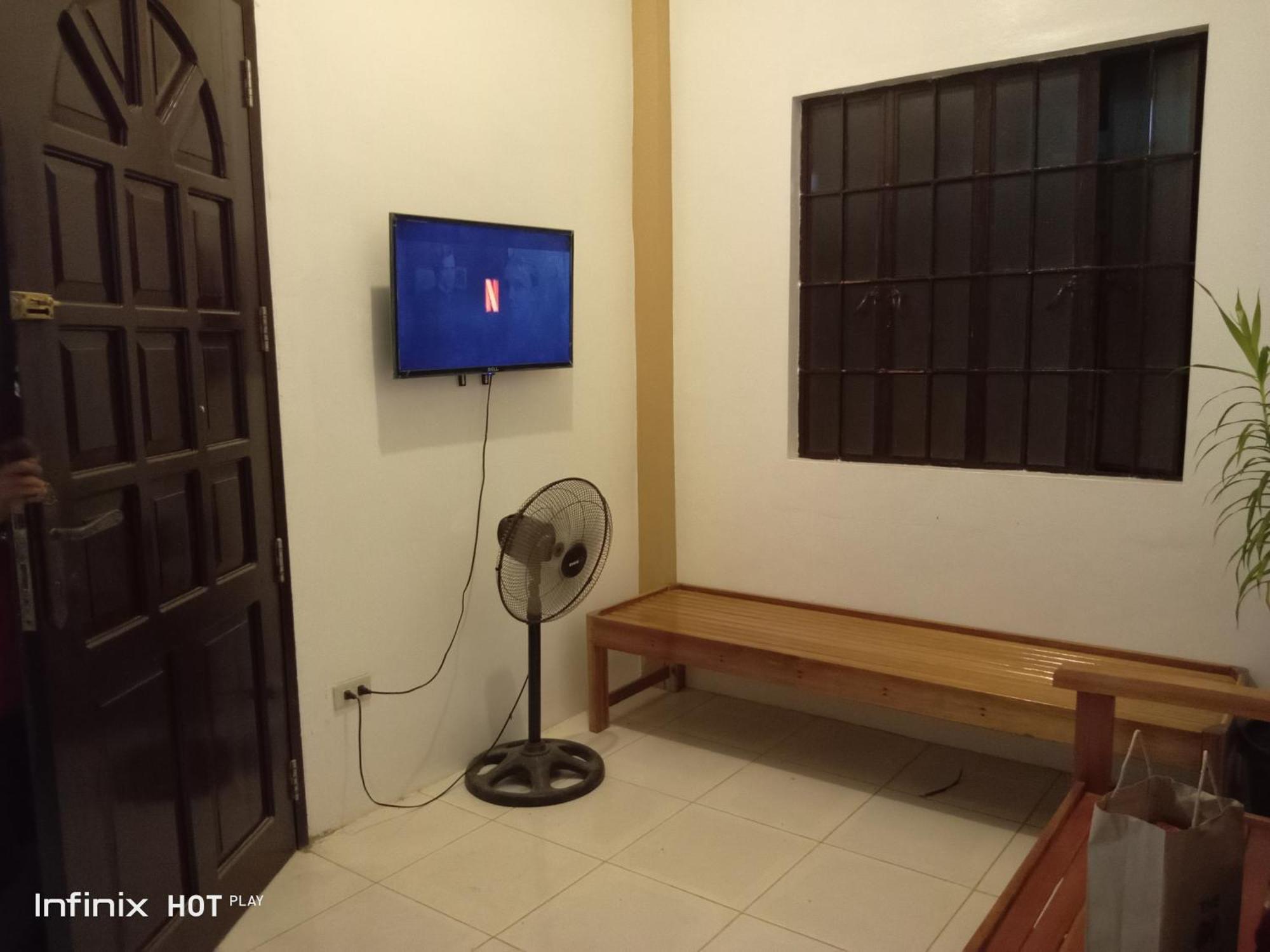 Estrelle Orange House - Backpackers Hub Appartement Puerto Princesa Buitenkant foto