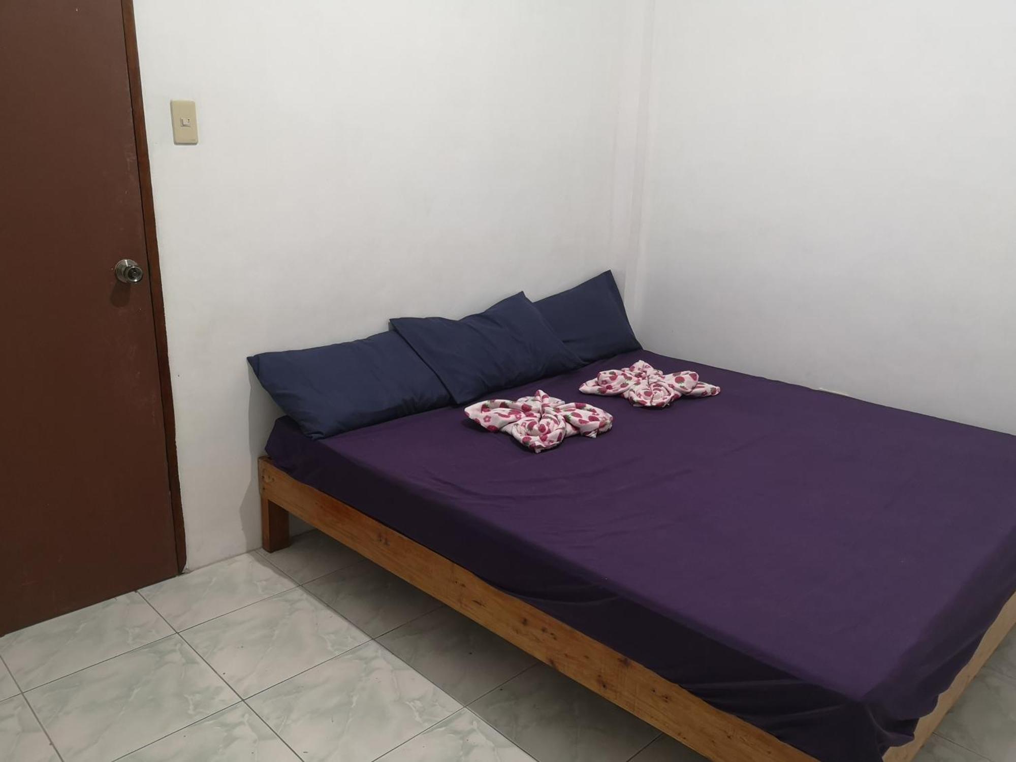 Estrelle Orange House - Backpackers Hub Appartement Puerto Princesa Buitenkant foto
