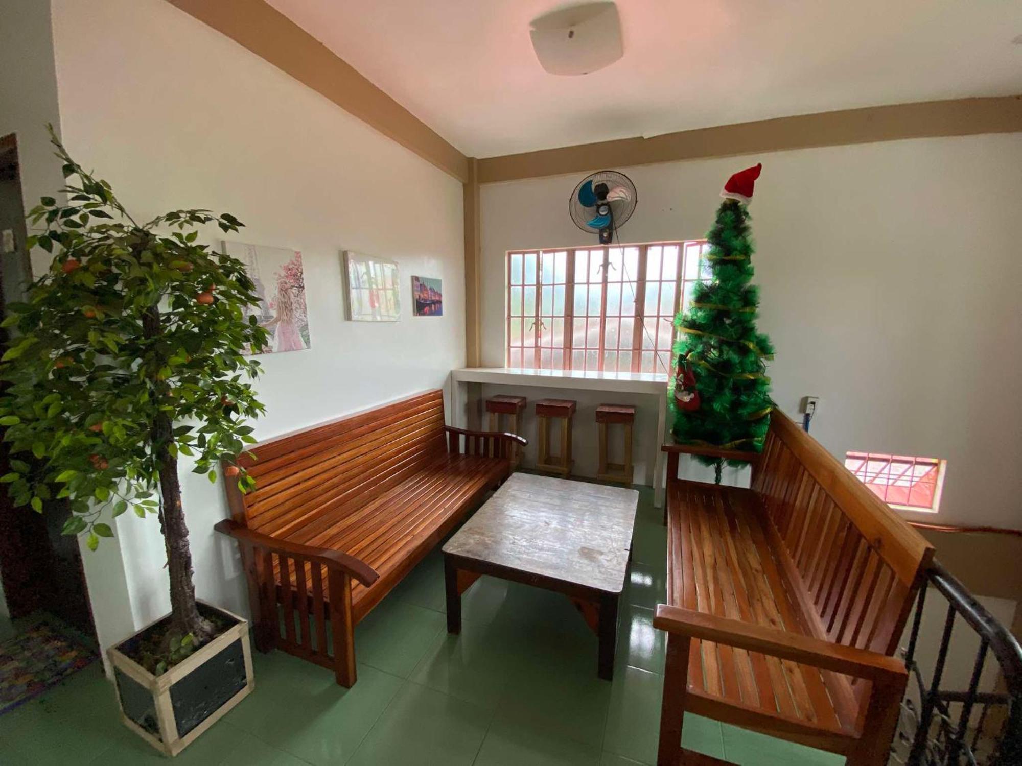 Estrelle Orange House - Backpackers Hub Appartement Puerto Princesa Buitenkant foto