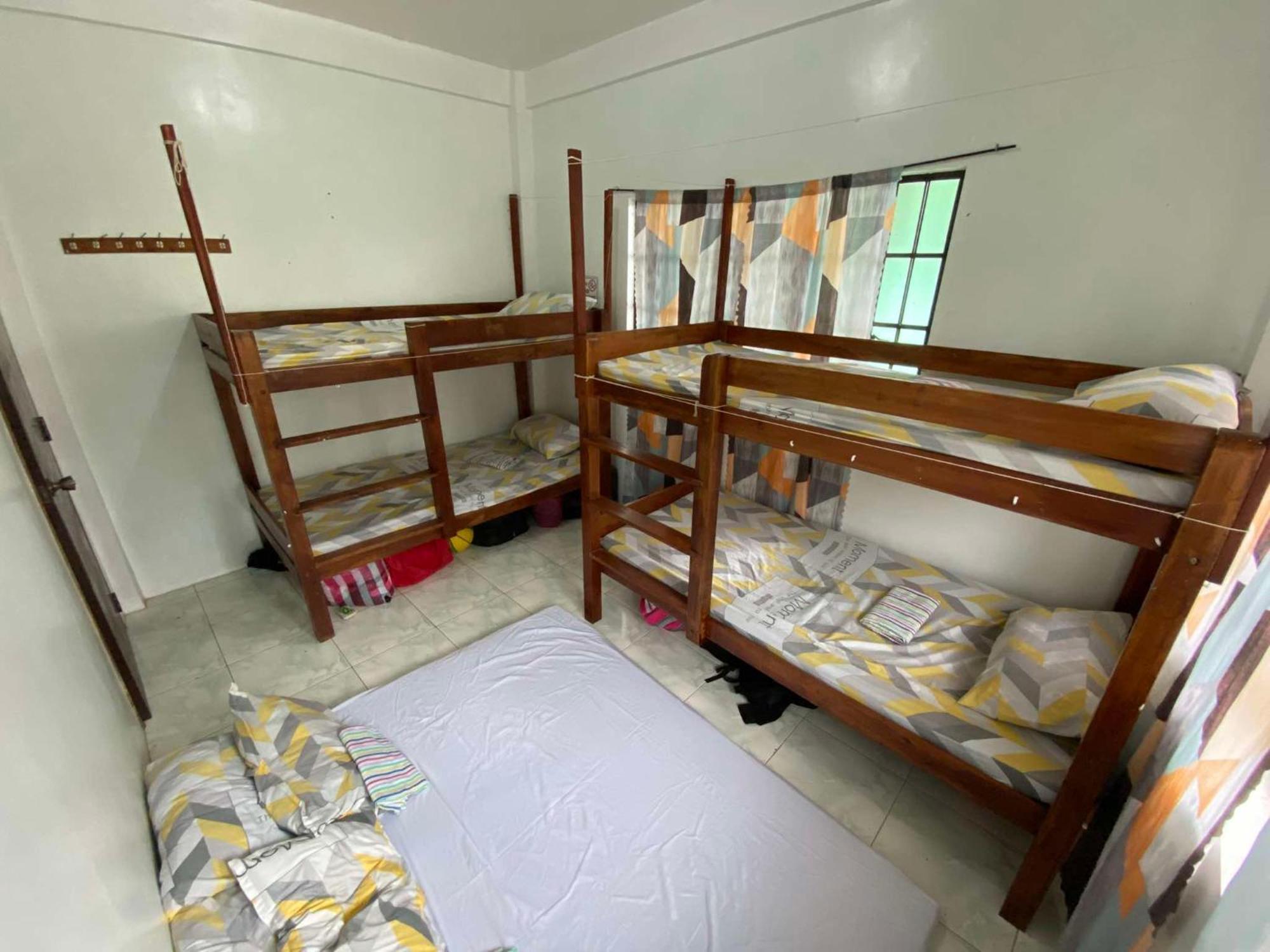 Estrelle Orange House - Backpackers Hub Appartement Puerto Princesa Buitenkant foto