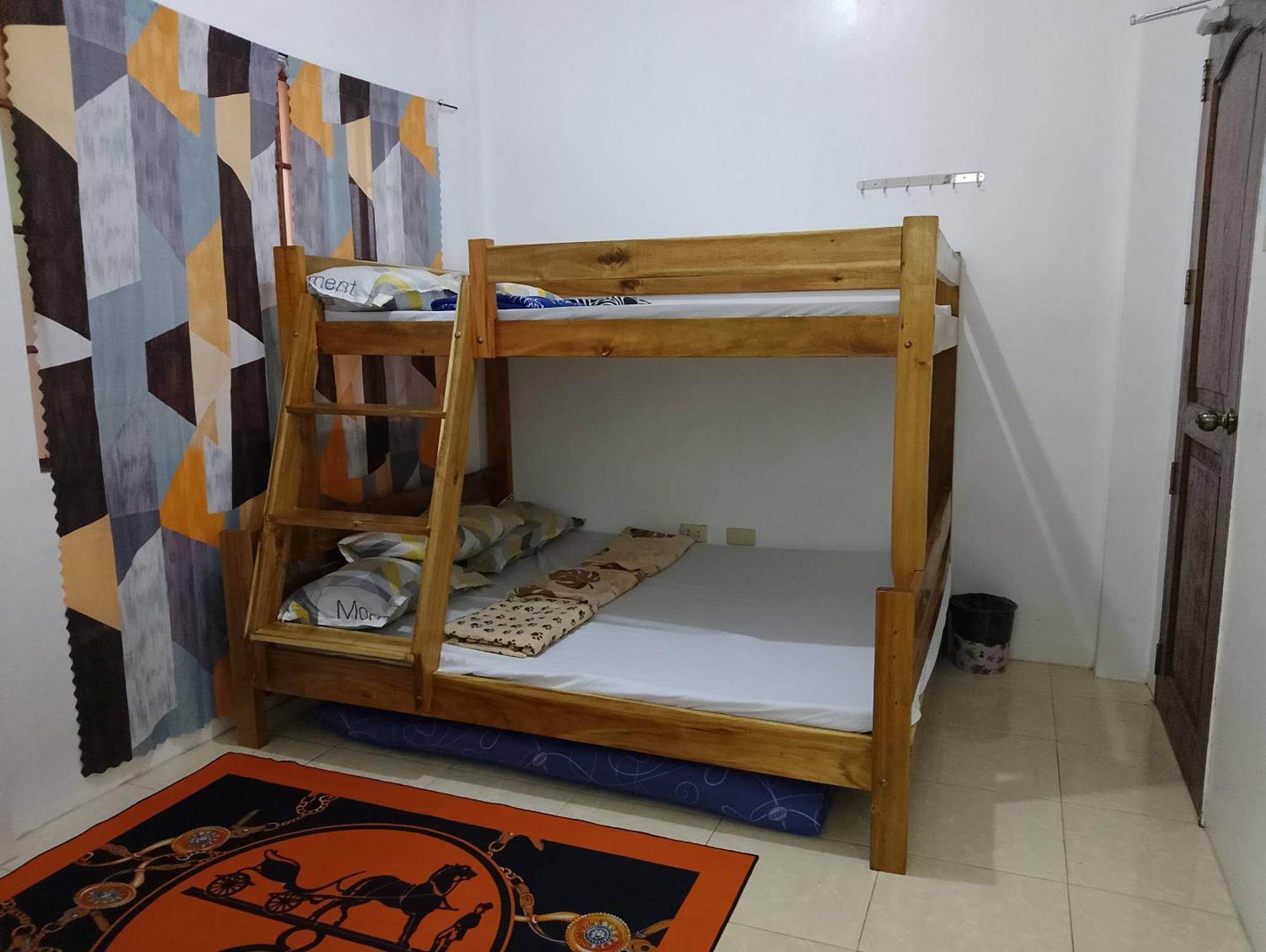 Estrelle Orange House - Backpackers Hub Appartement Puerto Princesa Buitenkant foto